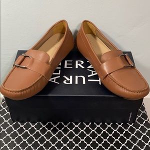 NEW in box - Naturalizer Loafers, Cognac Brown 8M